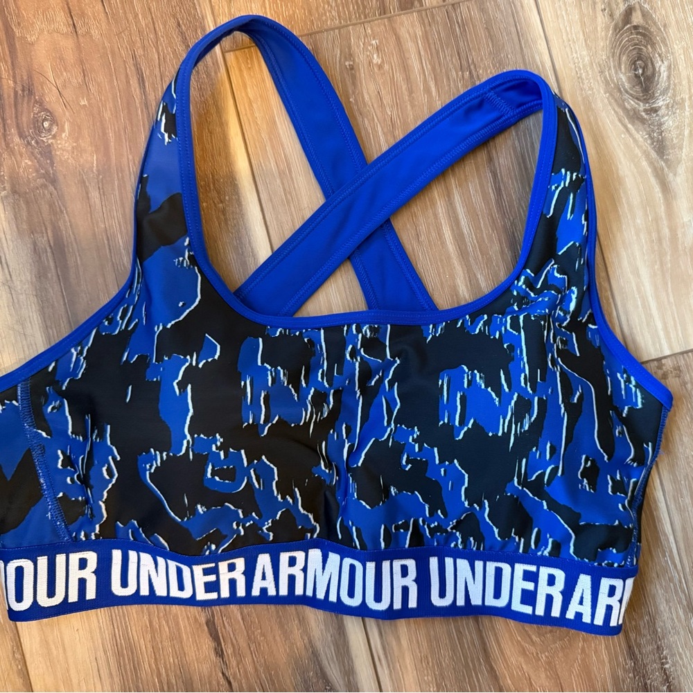 NWOT Under Armour Blue & Black Camo padded Sports Bra Size Large